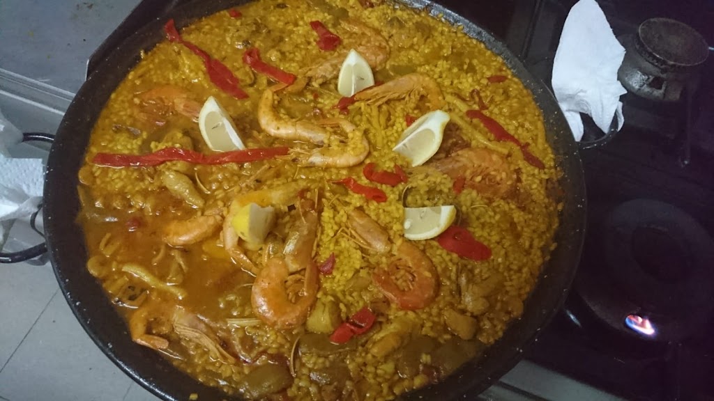 Restaurante Karaoke Bar Leona — Paella