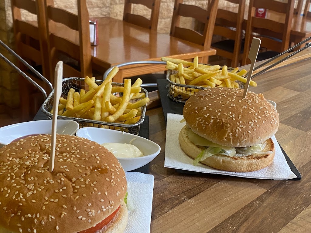 La Taberna de Moe — Comida y bebida