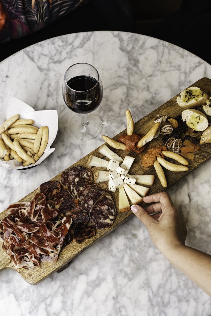 Esquina 32 — Comida y bebida