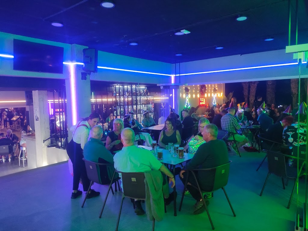 Beers N' Roses Lanzarote — Ambiente