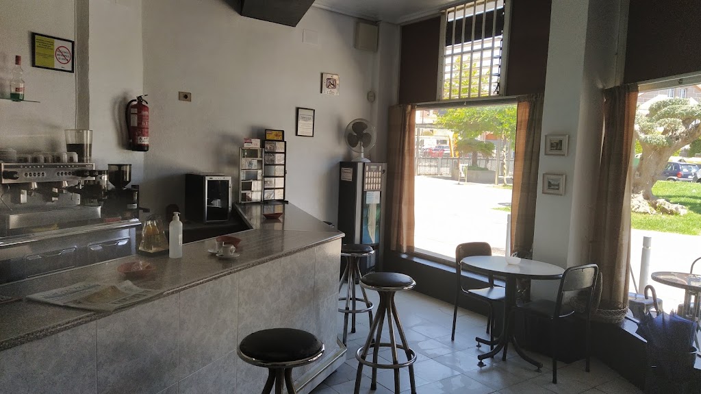 Cafe Holliday Bar — Ambiente