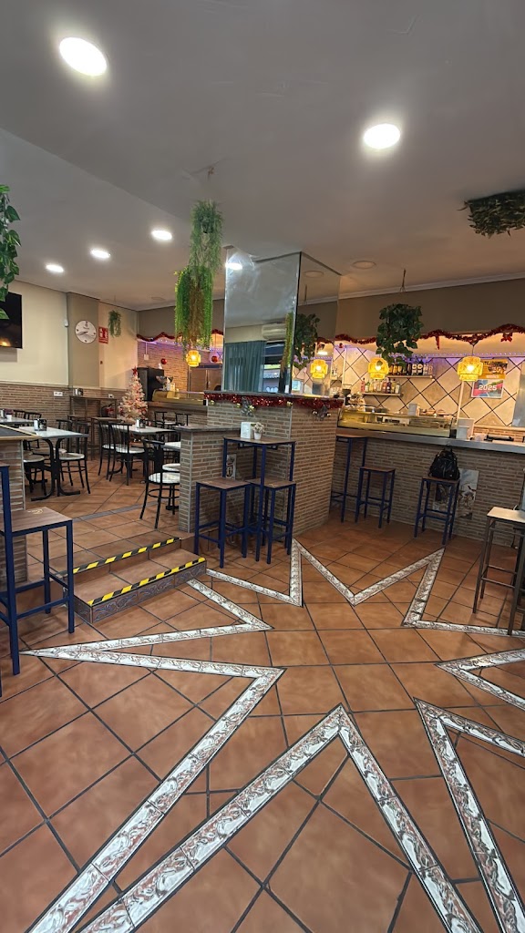 BAR EL TROVADOR — Ambiente