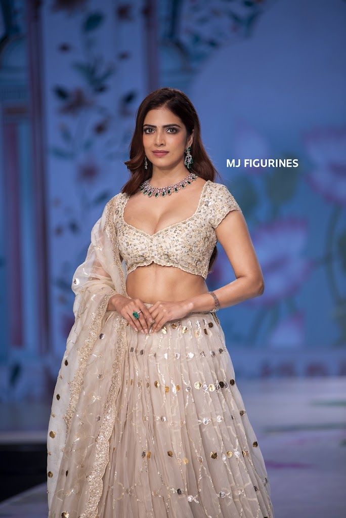 Manasa Makeover Studio Hair Skin Makeup Hydra Facial Manicure Pedicure