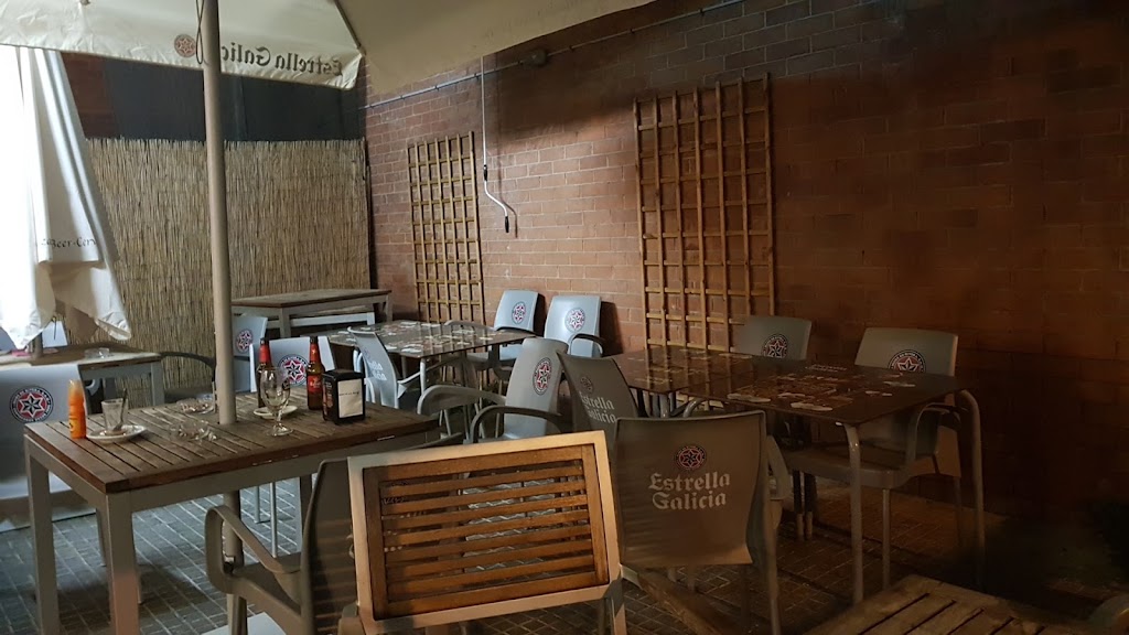Bar casal Can Tries Caps — Ambiente