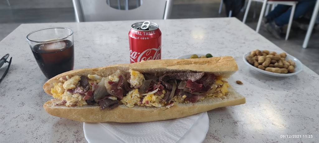 Restaurante La Estrella — Comida y bebida