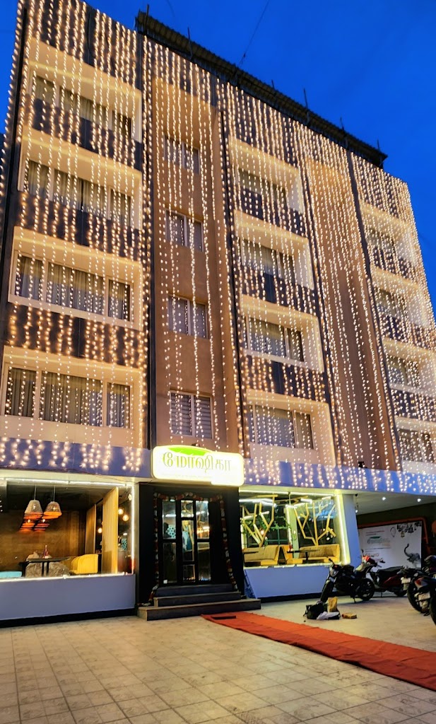 Lee Benz Ark Hotel
