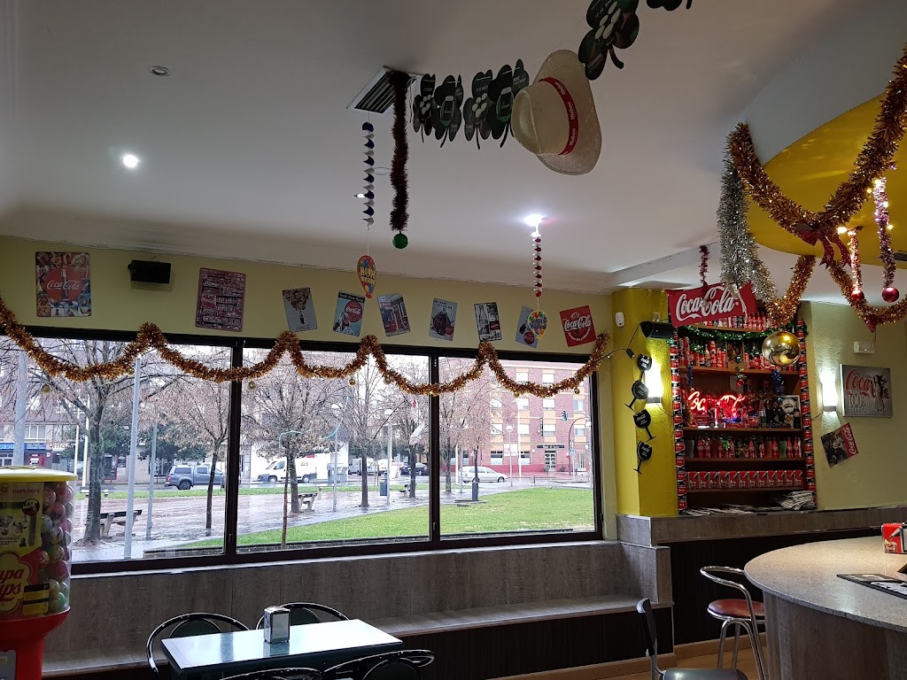 Bar Plaza cuatrovientos — Ambiente