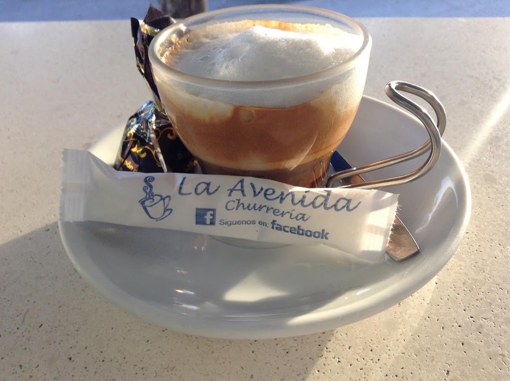 La Avenida, Churreria Cafeteria — Comida y bebida