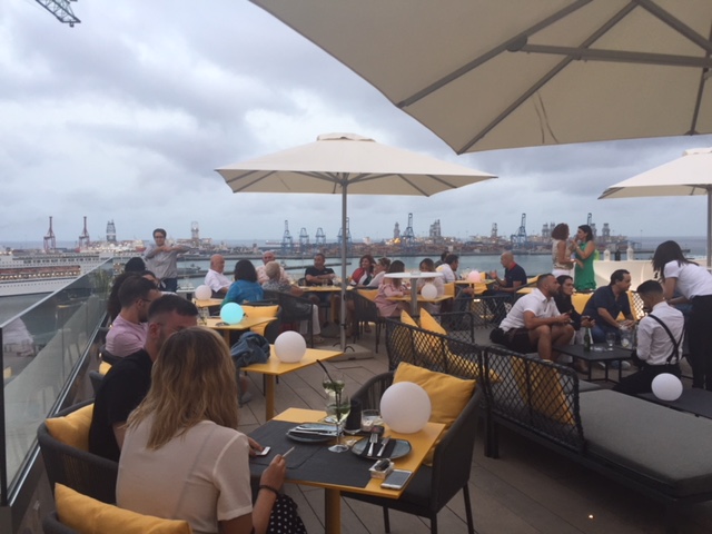 Ibex Rooftop Bar — Ambiente