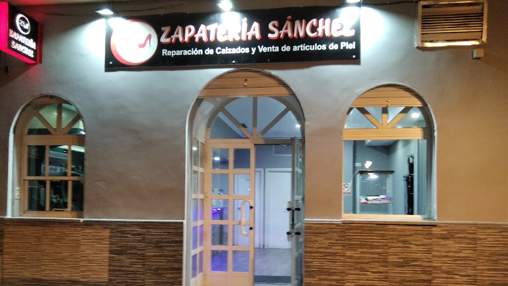 Zapatero Reparacion de Calzado Zapateria Sanchez zapaterias