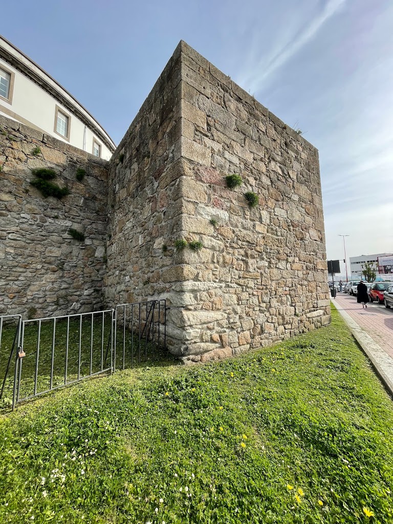Puerta y muralla de San Miguel