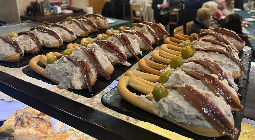 Meson Lorquino - Restaurante — Comida y bebida