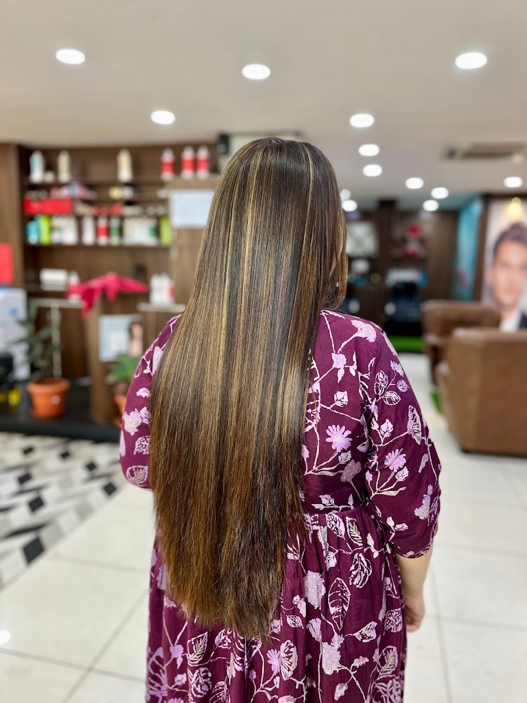 Celebrity Studio Family Salon