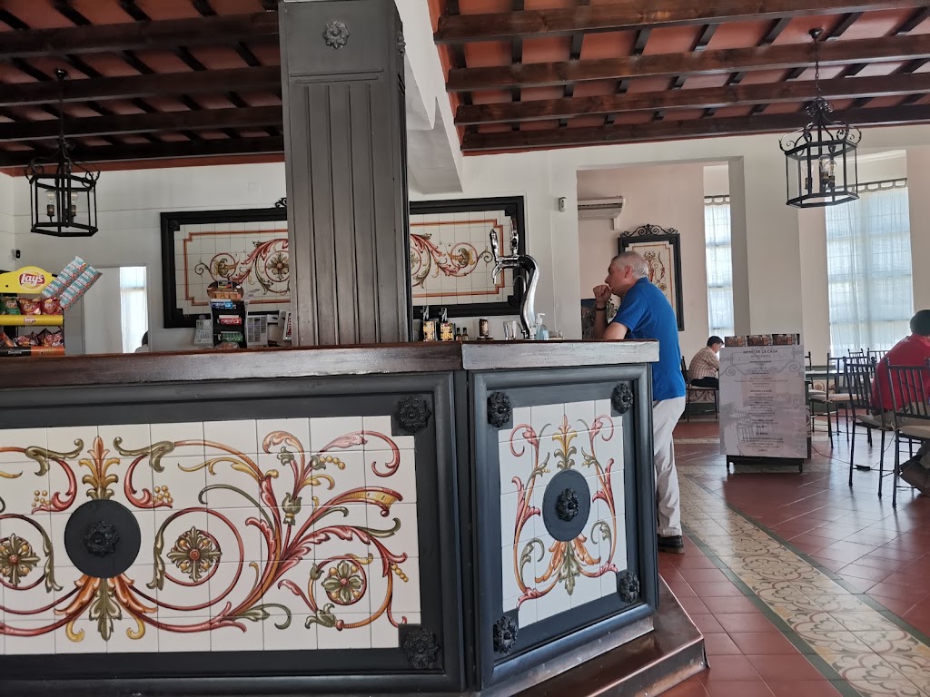 Estacion de Servicio Repsol — Interior