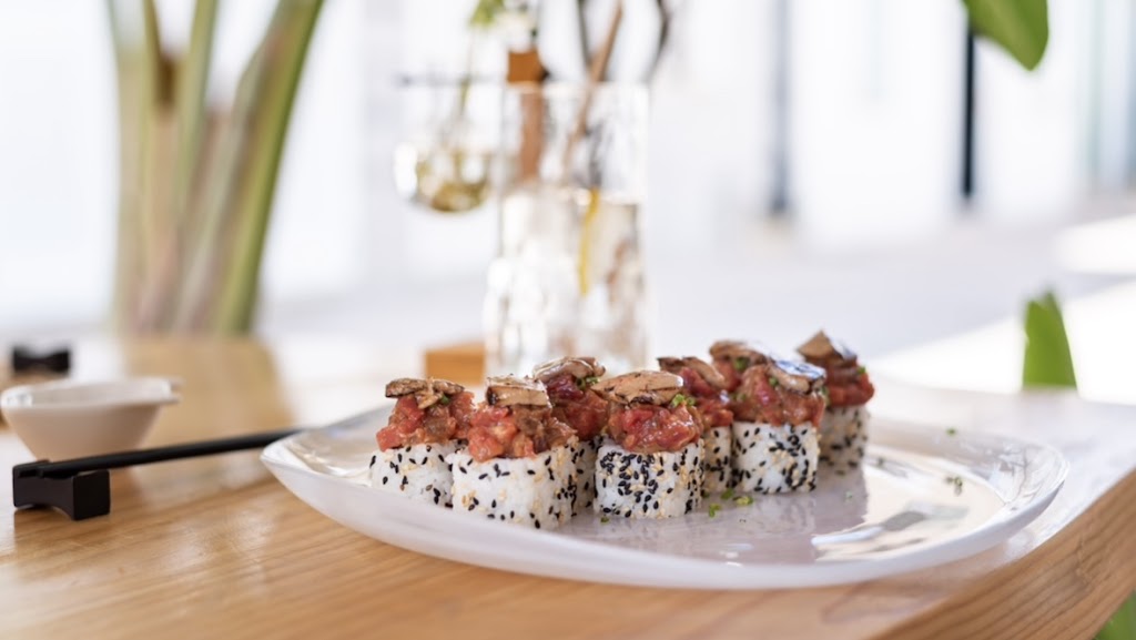Shiro Sushi Bar — Comida y bebida
