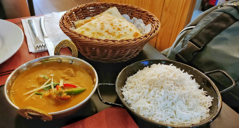 HIMALAYA CURRY AND TANDOORI RESTAURANT BILBAO — Comida y bebida
