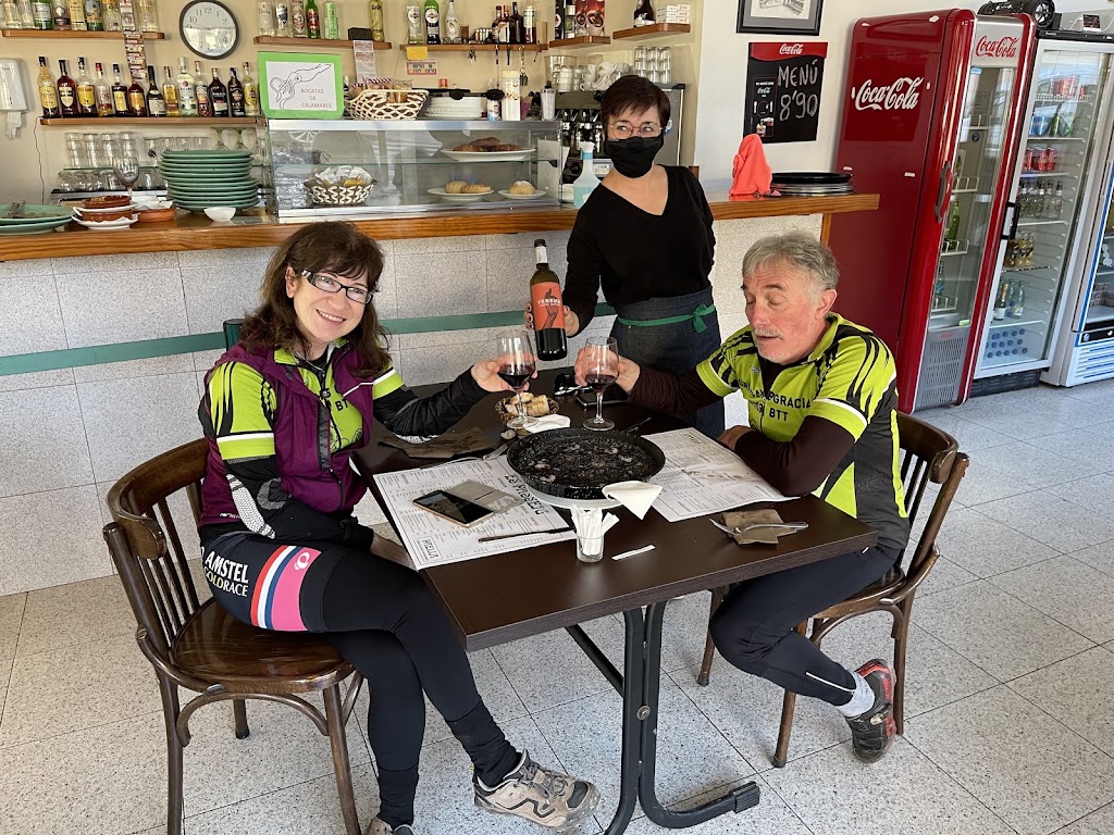 Bar Es Passeig — Ambiente