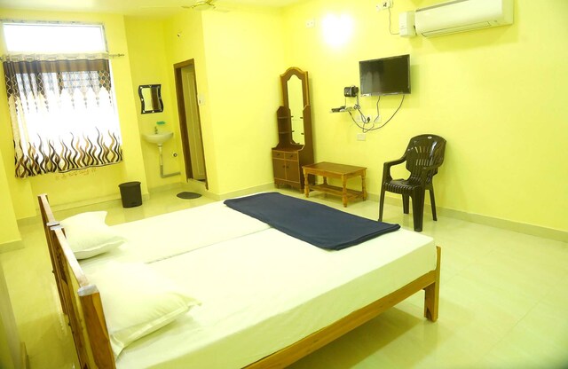 Oyo 82996 Sri Durga Luxury Rooms