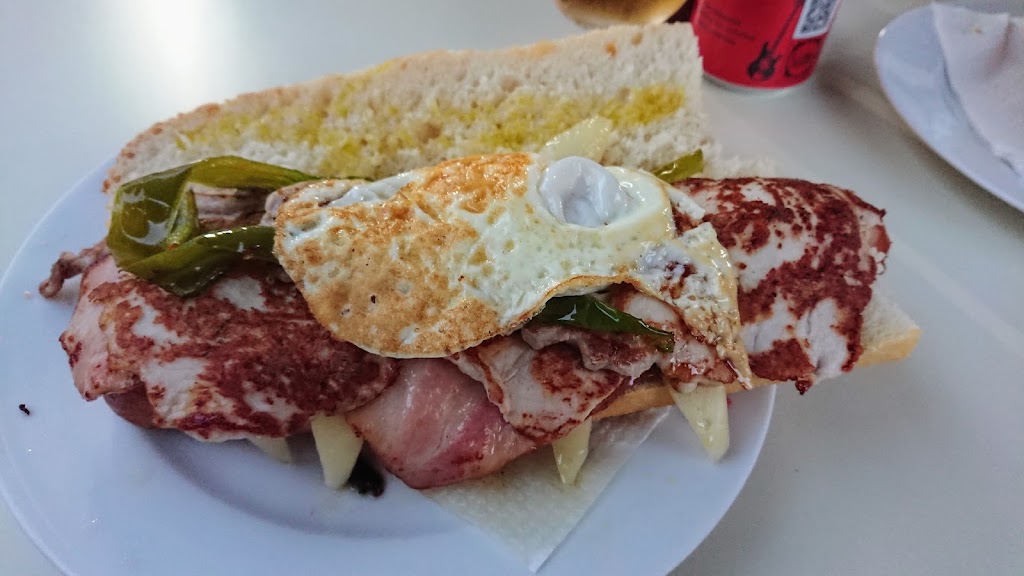 Cafeteria El Bocaito — Comida y bebida