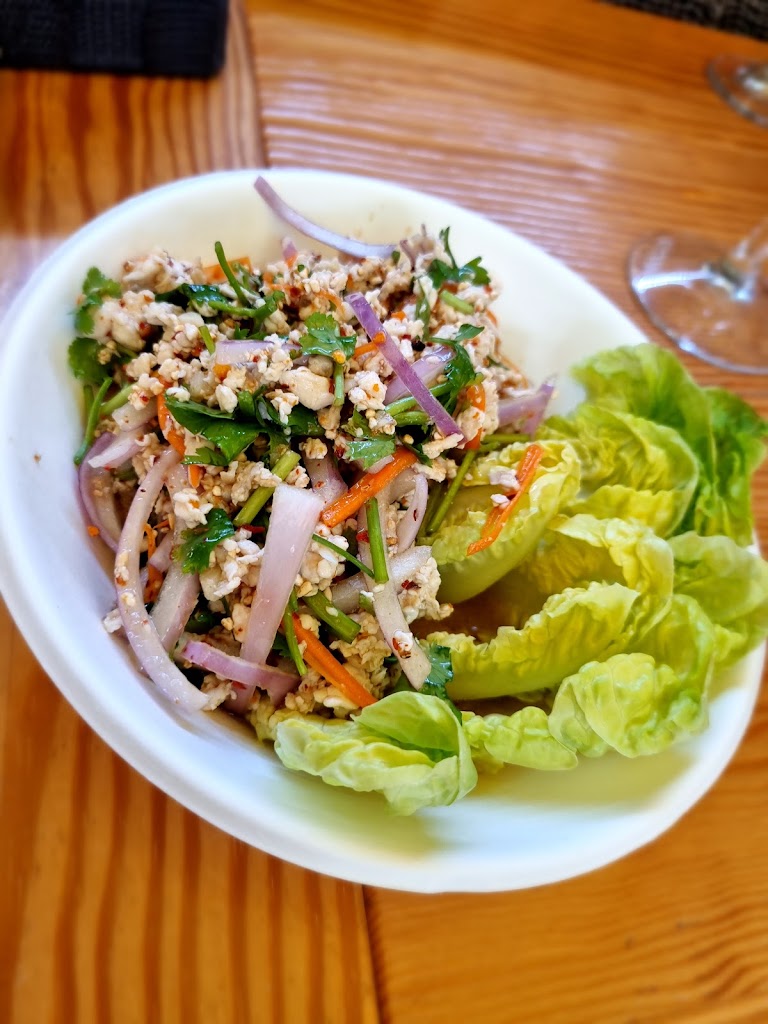 Kamin Thai — Comida y bebida