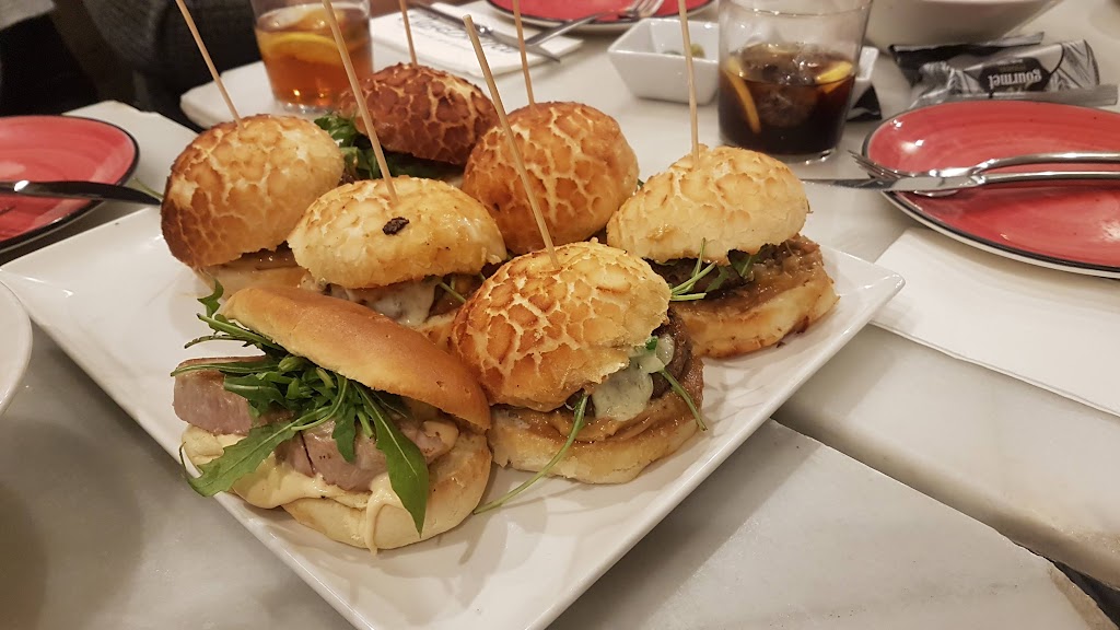 Casa Blanca — Comida y bebida