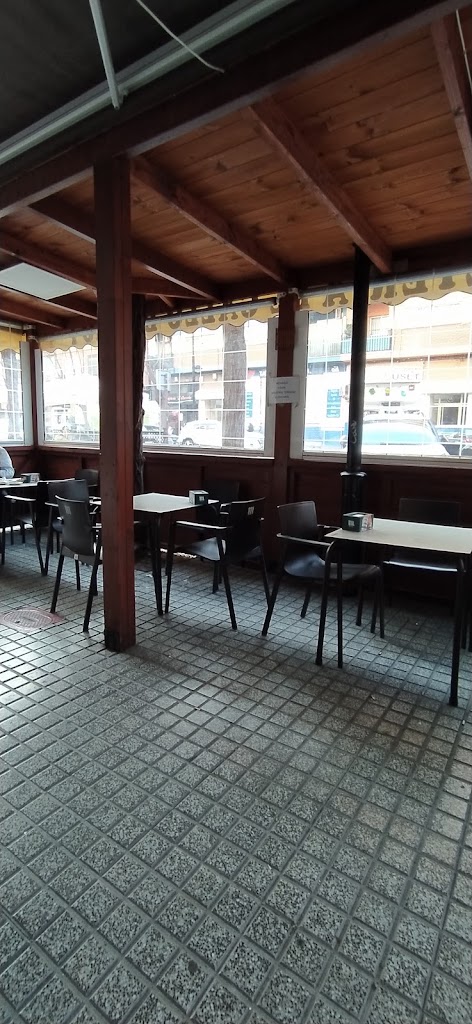 Bar Cafeteria El Gallo De Oro — Ambiente