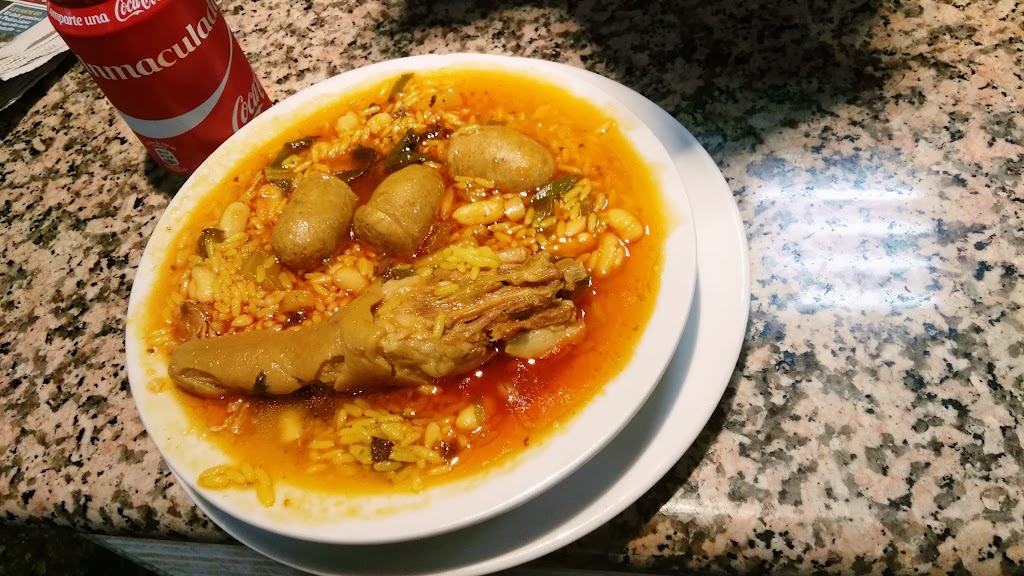 Restaurante Casa Pilar — Comida y bebida