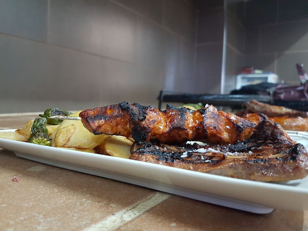 Restaurante La Font de Sant Lluis — Comida y bebida