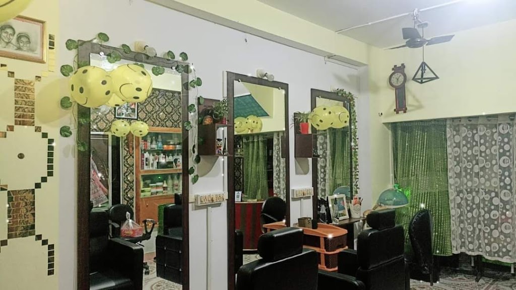 Shiny Beauty Parlour