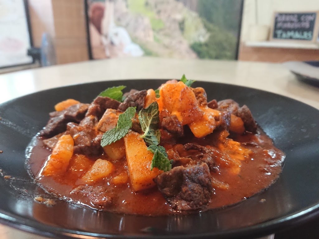 Restaurante CHIFA NAKARY — Comida y bebida
