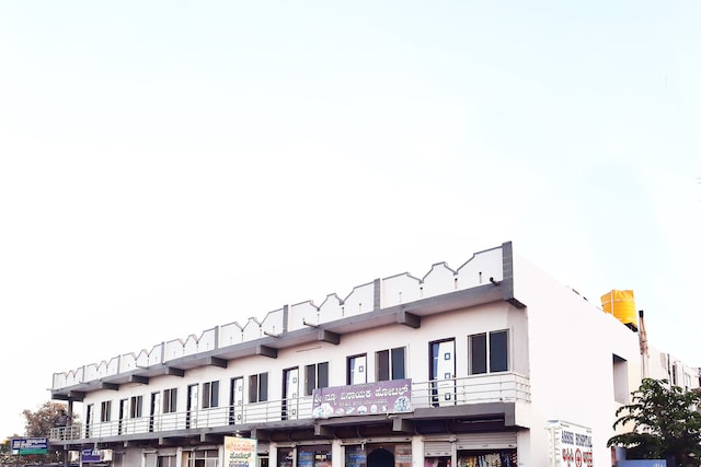 Oyo 69782 Hotel Dhakshyani