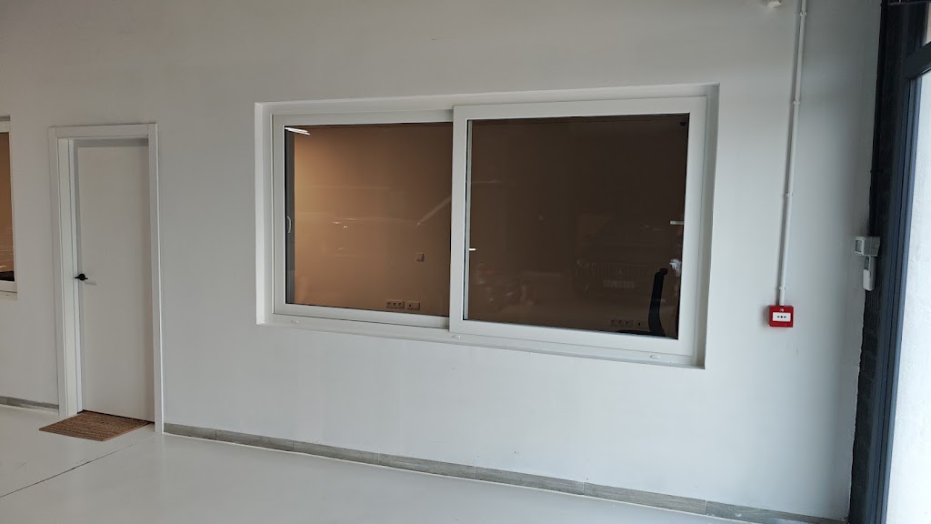 SOLUCIONES PANORAMICAS - Reparacion de techos solares, tapizados, cortinillas y capotas — Interior