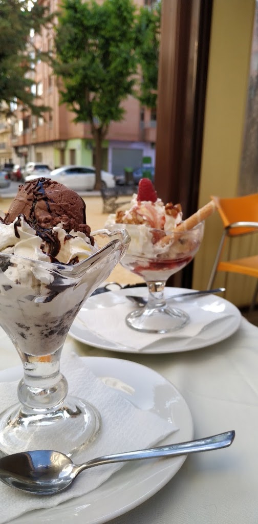 Cafe Pub l@lola — Comida y bebida