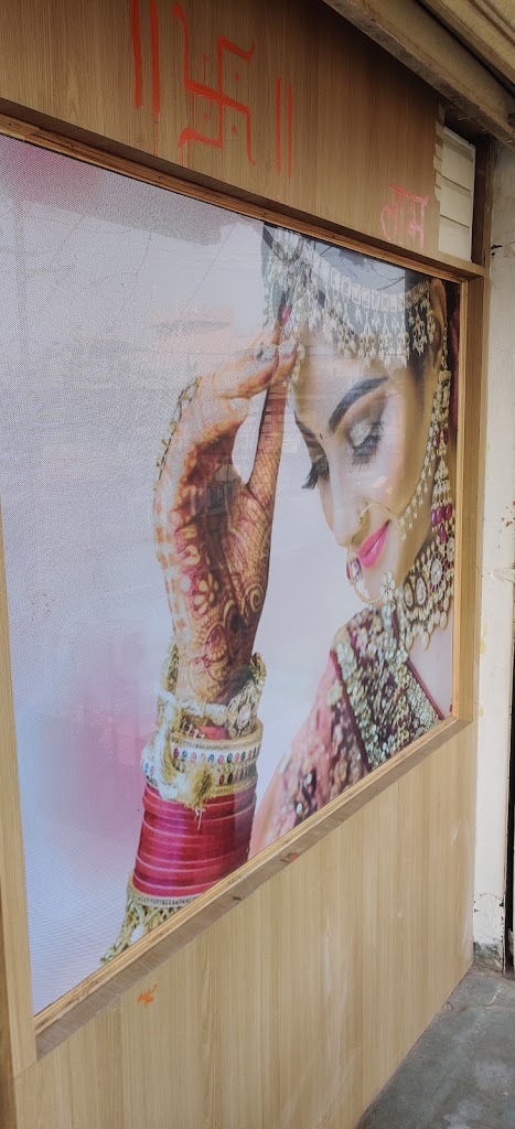 Bombay Family Saloon