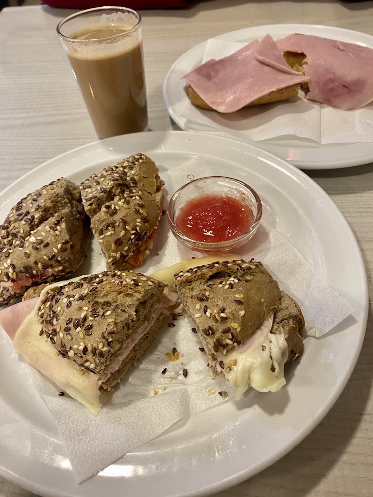 Cafe Bar Gloria Bendita — Comida y bebida