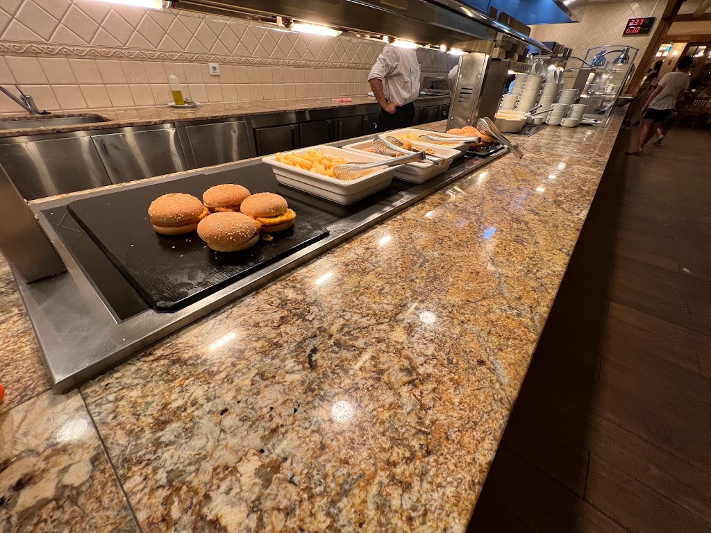 Creek View Buffet — Comida y bebida