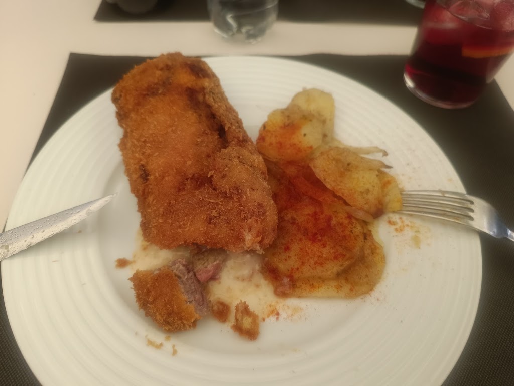 Bruna's Cafeteria Restaurante — Comida y bebida