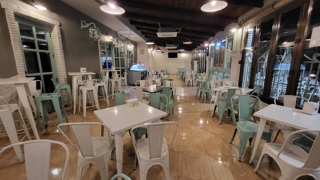 Bar D'TAPAS CHURRIANA — Ambiente