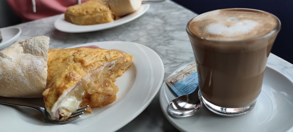 Bar Lejardi — Comida y bebida