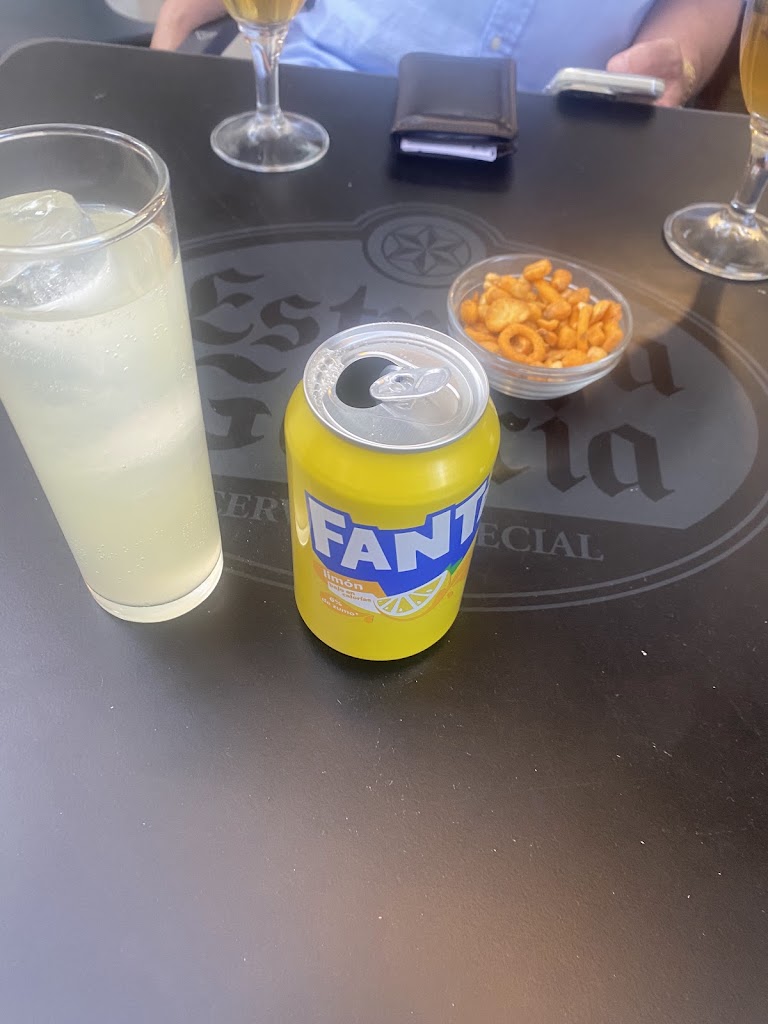 Cafeteria cano's — Comida y bebida