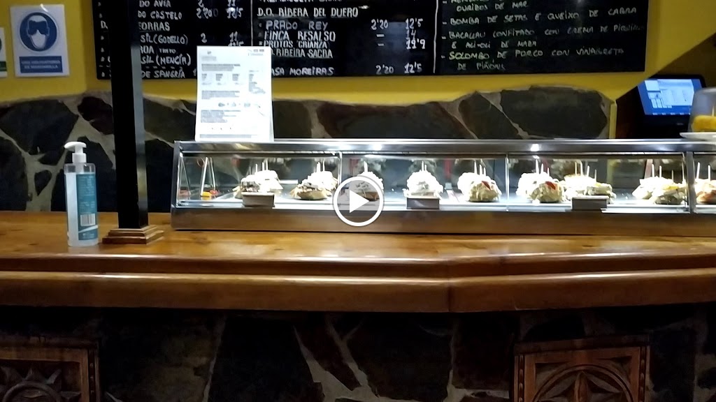 Antollos ~ pinchos y vinos — Ambiente