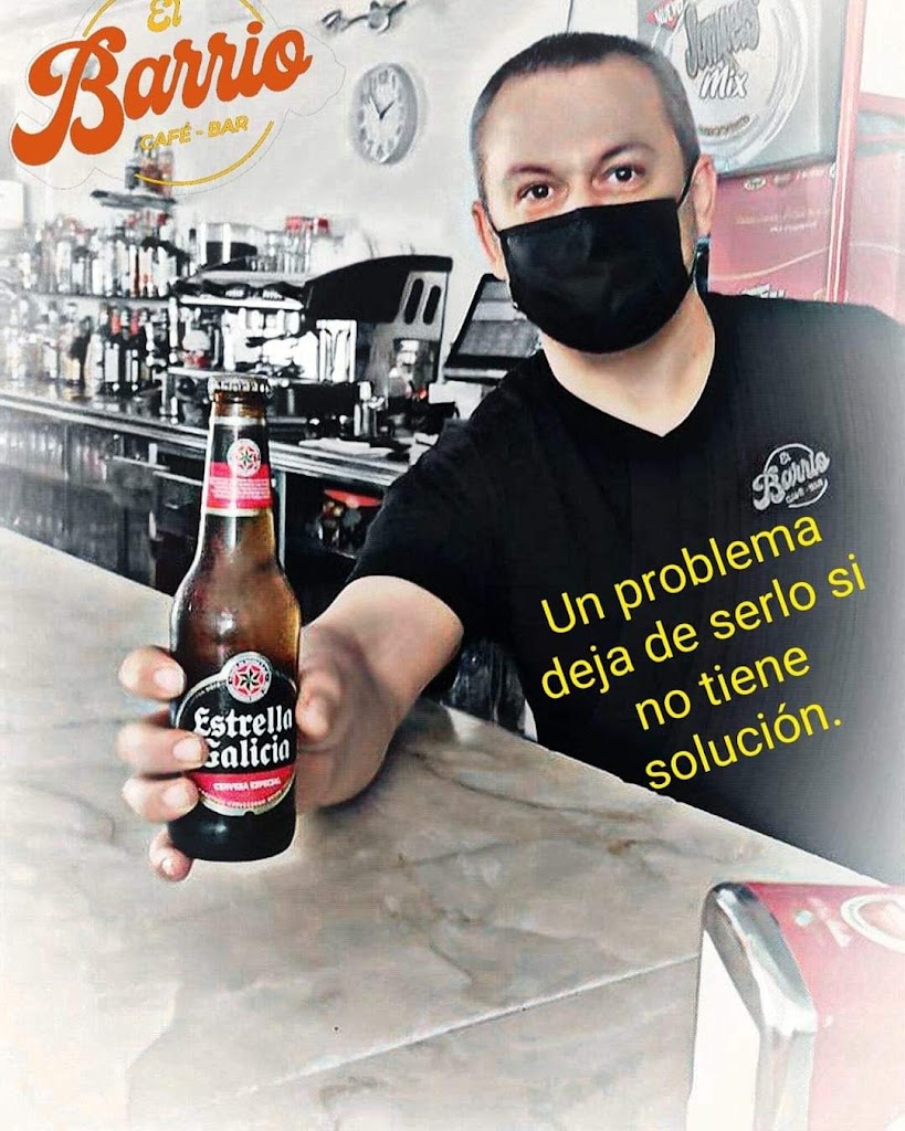 Cafe Bar El Barrio — Comida y bebida