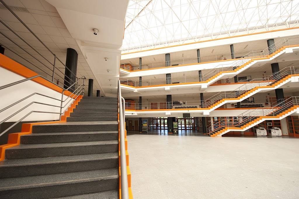 UCM Facultad de Ciencias Economicas y Empresariales