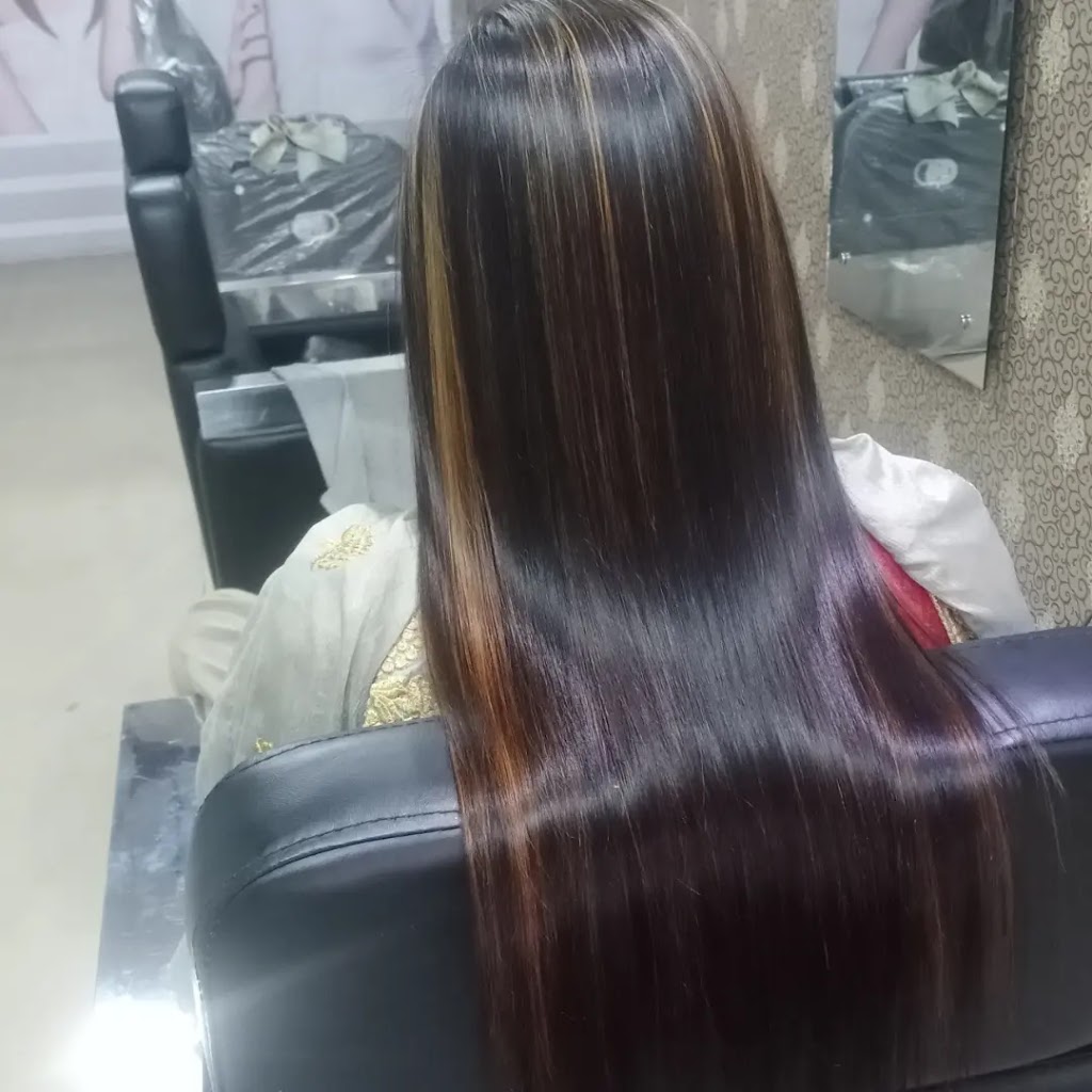 The Plus Unisex Saloon