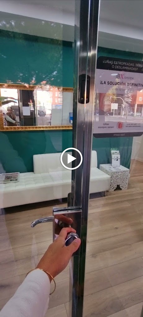 Sara Iqbal - Estetica Avancada — Videos