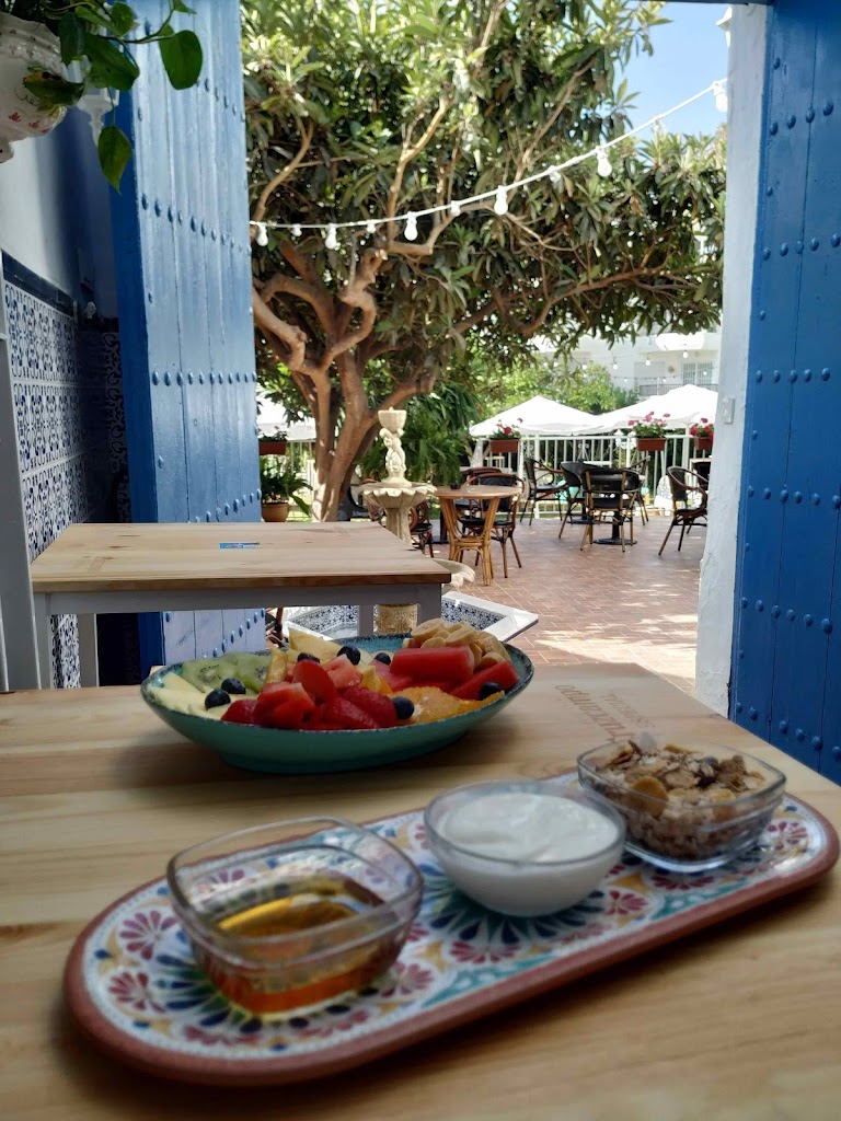 Bar Restaurante Mena Garden Nerja — Comida y bebida