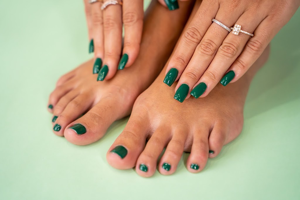 Nagel Nail & Beauty Bar — Manicura