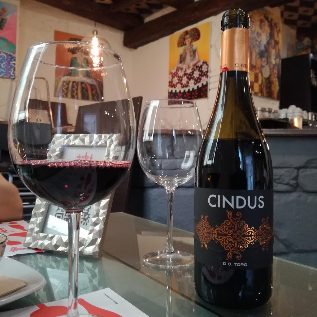 Vinacoteca ssentidos — Vino