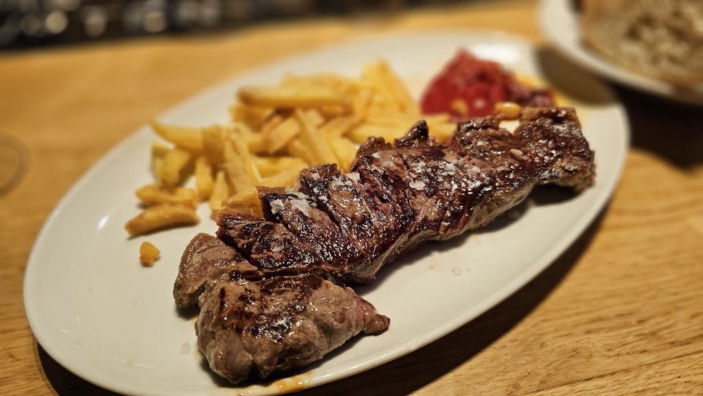 New Trujal — Comida y bebida