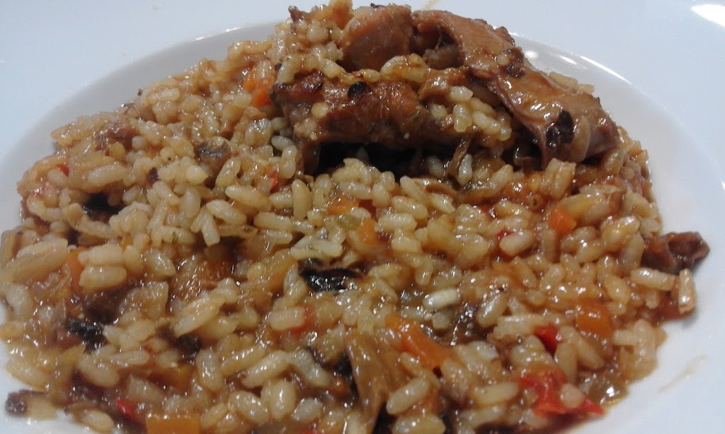 SAMBUCUS, restaurant i catering — Comida y bebida